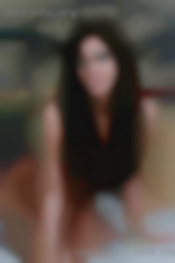 Looking to chat to now have fun, laughs and moans.